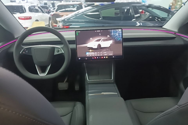 Tesla Model Y 2025 #10 Tesla Model Y 2025 car image #10