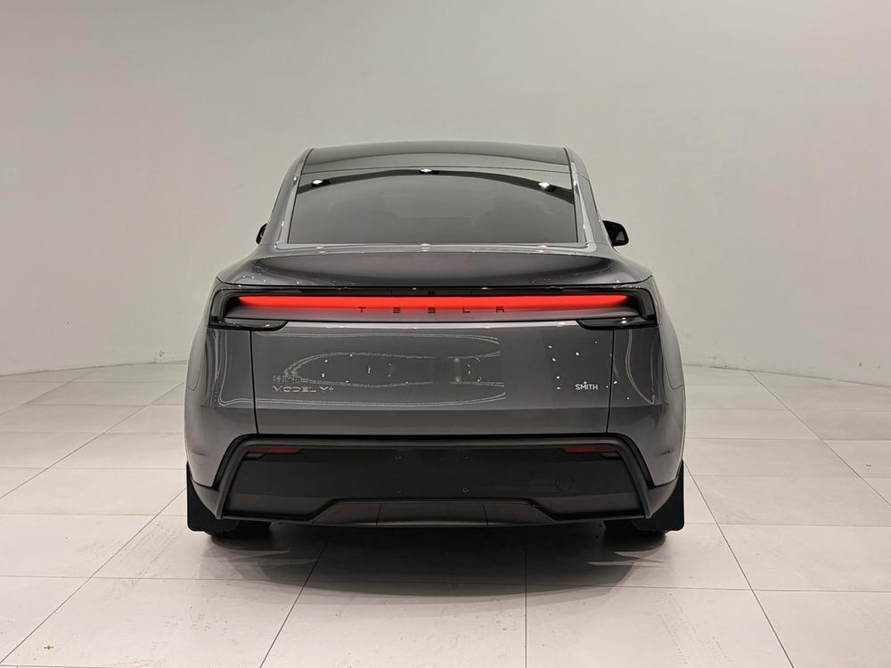 Tesla Model Y 2025 #5 Tesla Model Y 2025 car image #5