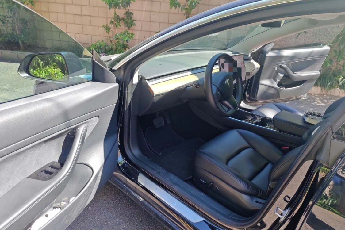 Tesla Model 3 2020 car image #25