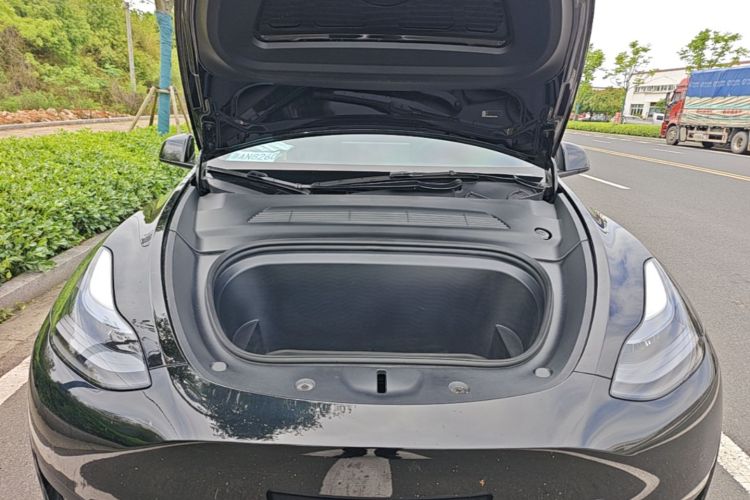 Tesla Model Y 2023 #20 Tesla Model Y 2023 car image #20