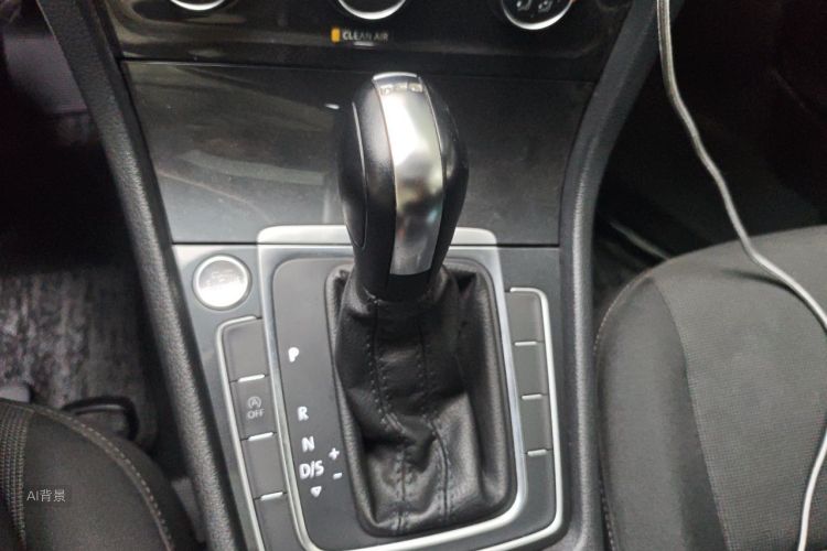 Volkswagen Golf 2020 car image #16