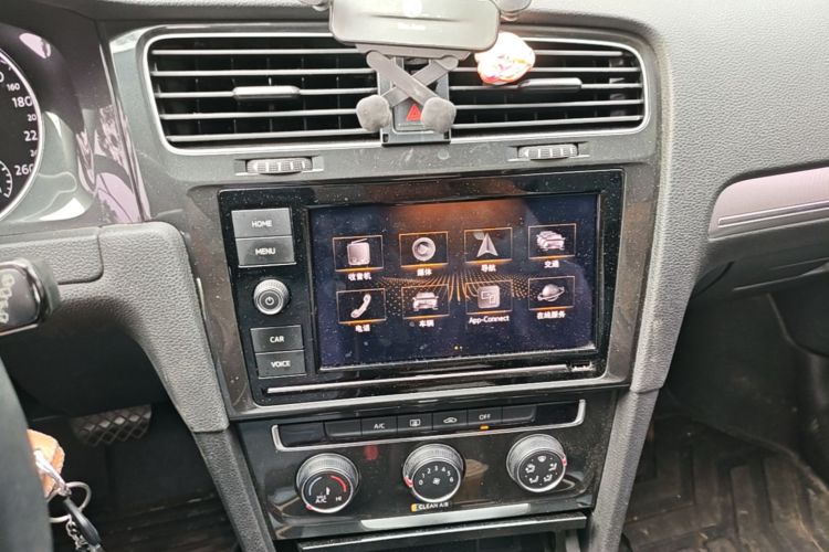 Volkswagen Golf 2019 car image #13