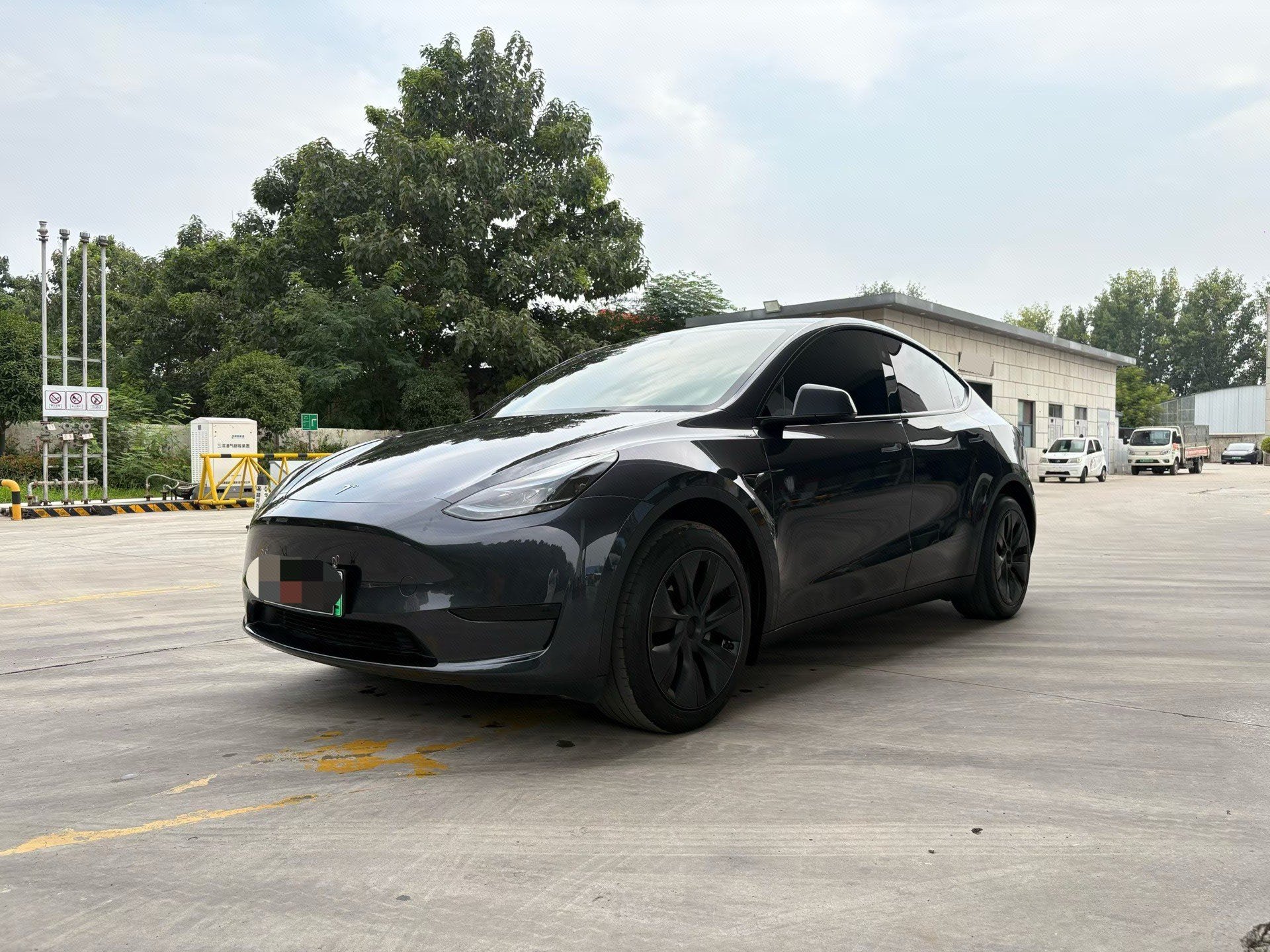 Tesla Model Y 2024 Tesla Model Y 2024 car image