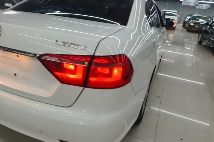 Volkswagen Lavida 2015 car image #8