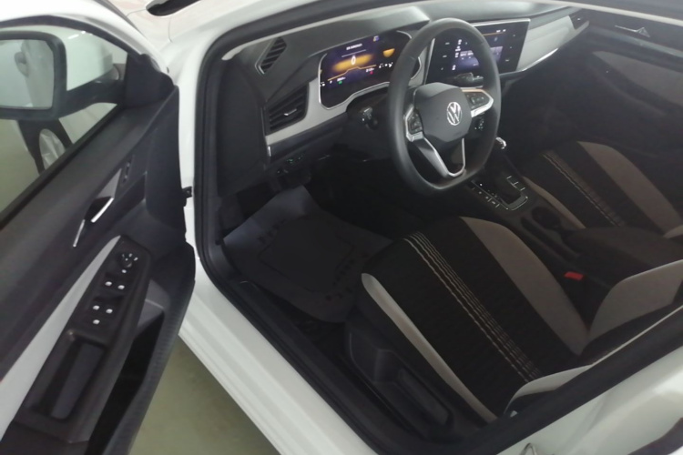 Volkswagen Bora 2024 car image #16
