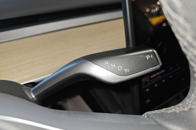 Tesla Model Y 2023 #14 Tesla Model Y 2023 car image #14