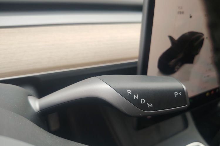 Tesla Model Y 2022 car image #14