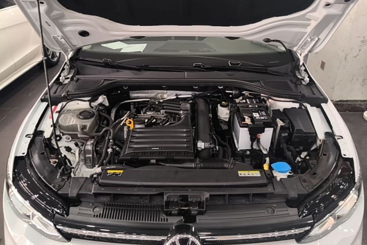 Volkswagen Golf 2021 car image #22