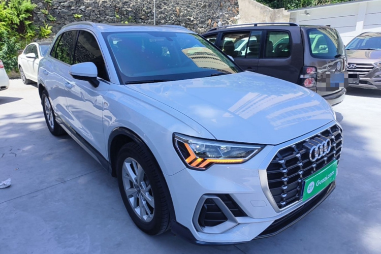 Audi Q3 2019 car image #6
