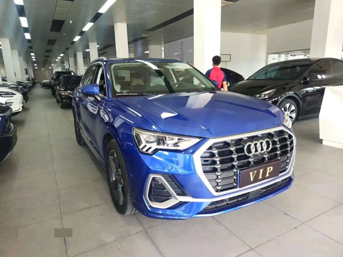 Audi Q3 2023 car image #3