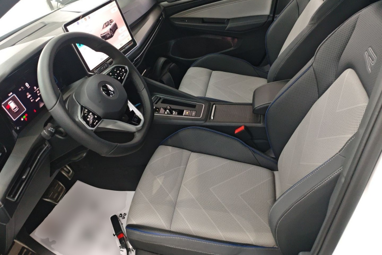 Volkswagen Golf 2025 #15 Volkswagen Golf 2025 car image #15