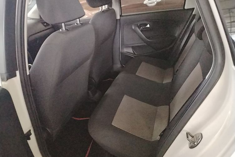 Volkswagen Polo 2016 car image #17