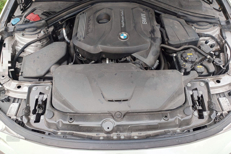 BMW 3 Series 2019 car image #22
