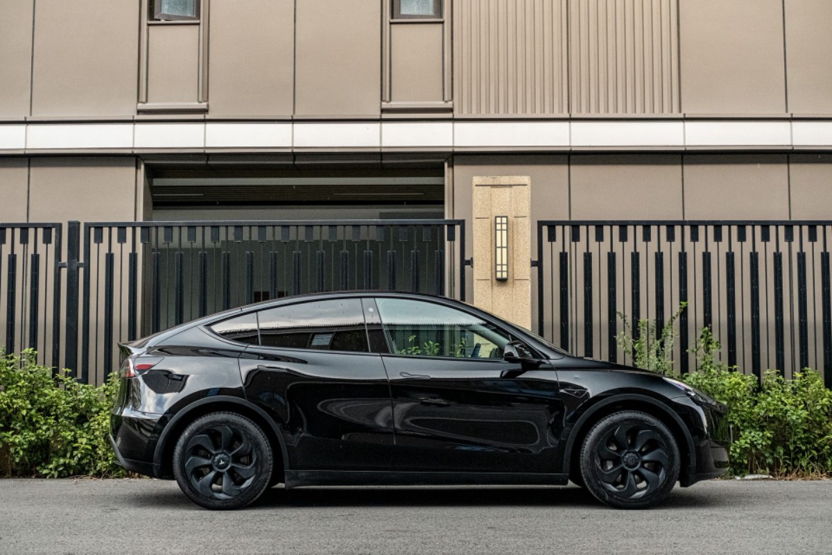Tesla Model Y 2023 #3 Tesla Model Y 2023 car image #3