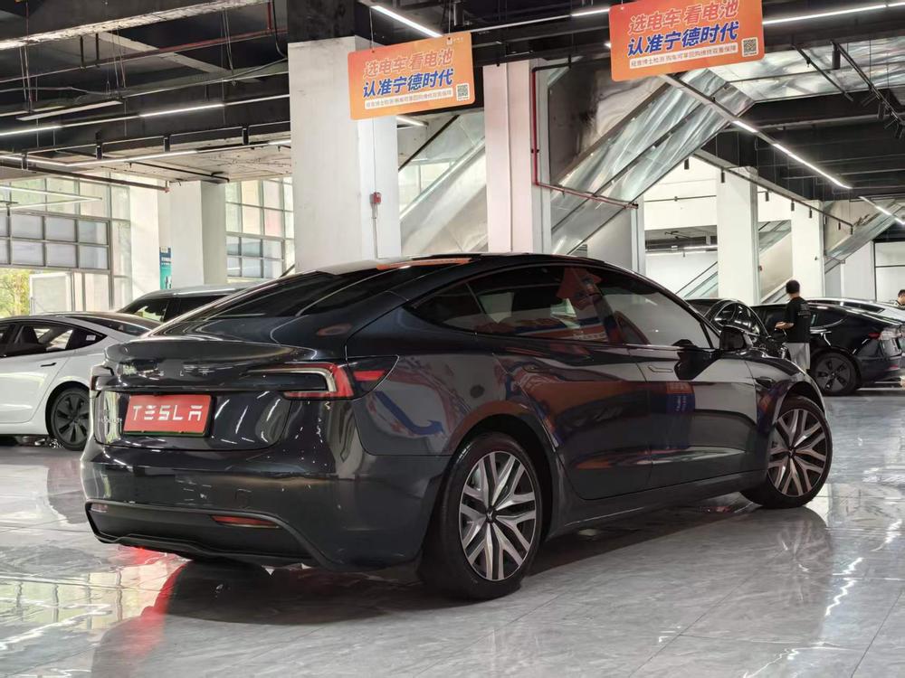 Tesla Model 3 2025 car image #6