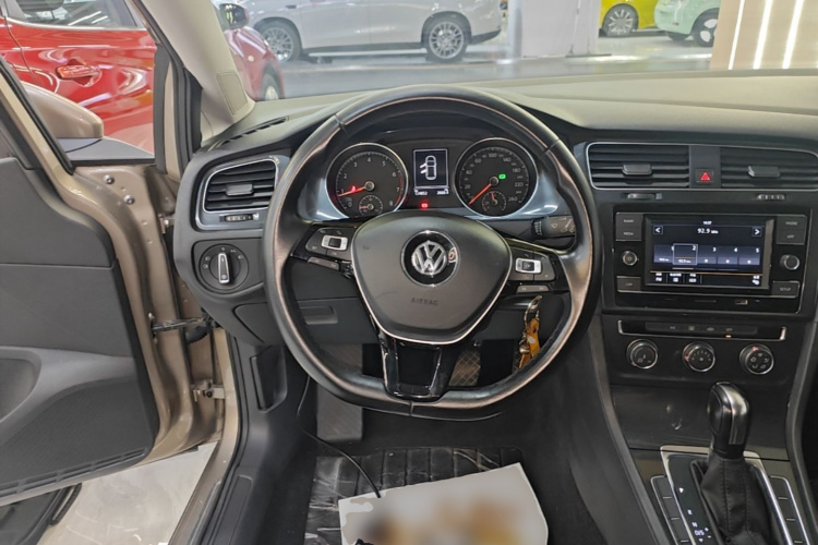 Volkswagen Golf 2018 car image #11