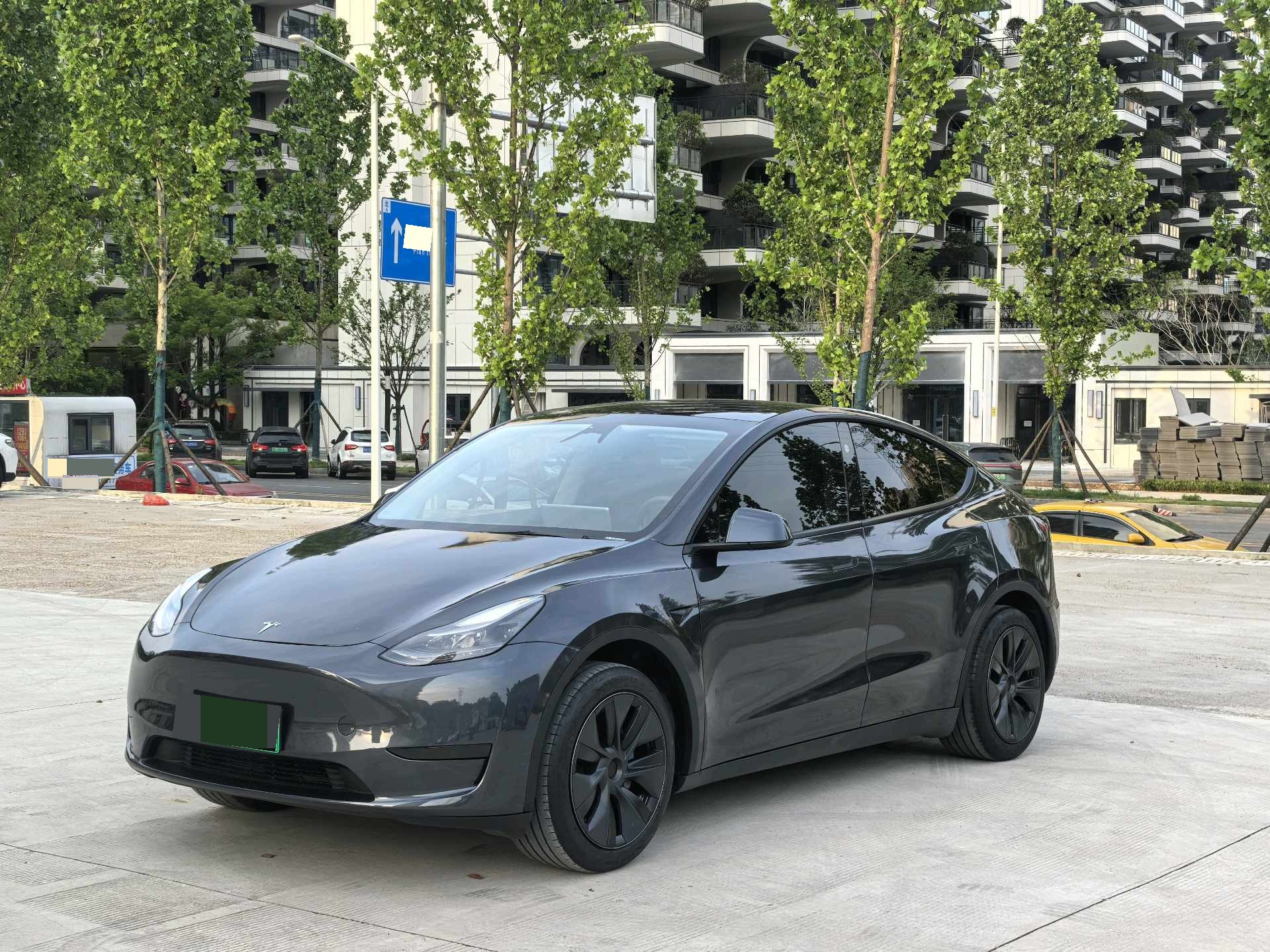 Tesla Model Y 2025 car image 