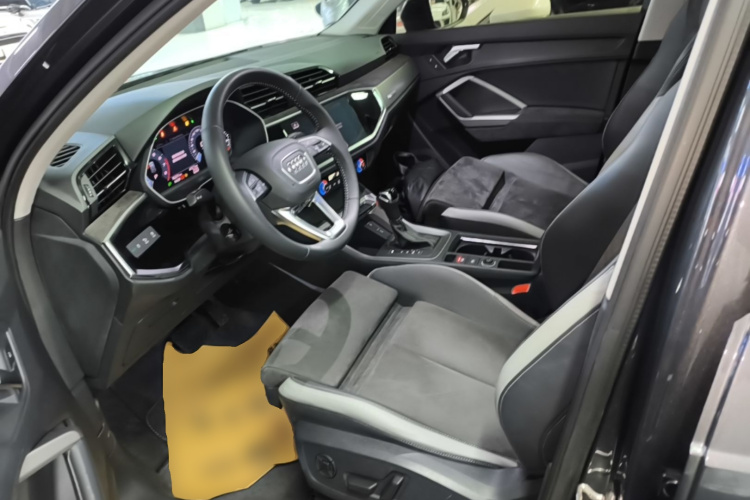 Audi Q3 2021 car image #15