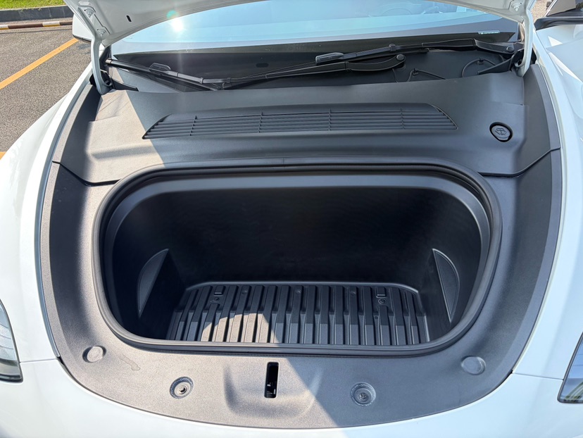 Tesla Model Y 2024 car image #8