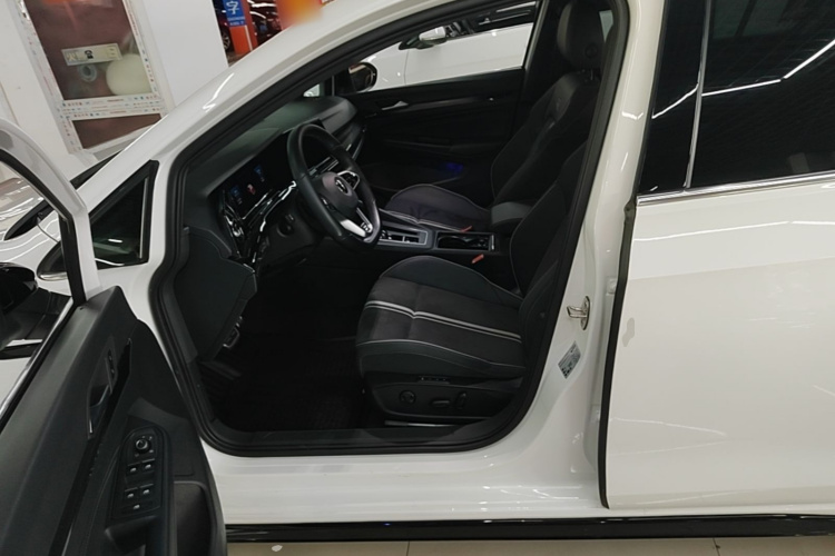 Volkswagen Golf 2021 car image #15
