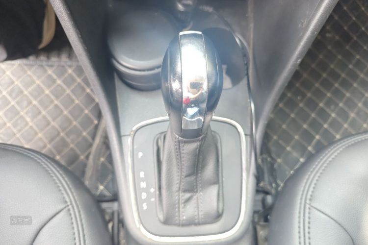 Volkswagen Polo 2014 car image #16