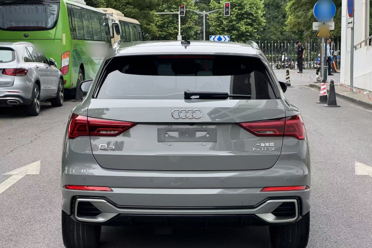 Audi Q3 2024 car image #8