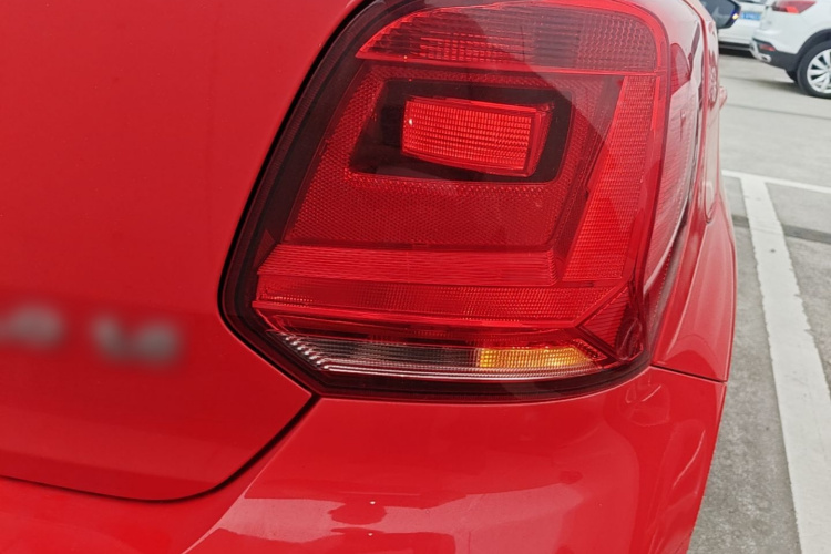 Volkswagen Polo 2015 car image #8