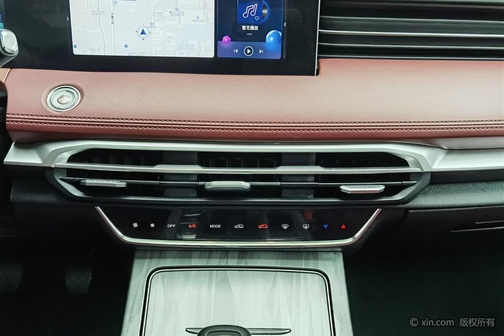 Jetour X70 PLUS 2023 car image #11