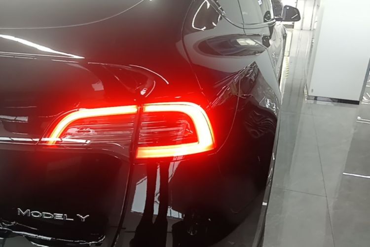 Tesla Model Y 2023 #8 Tesla Model Y 2023 car image #8