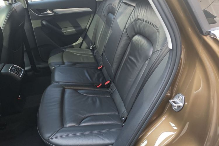 Audi Q3 2015 car image #13