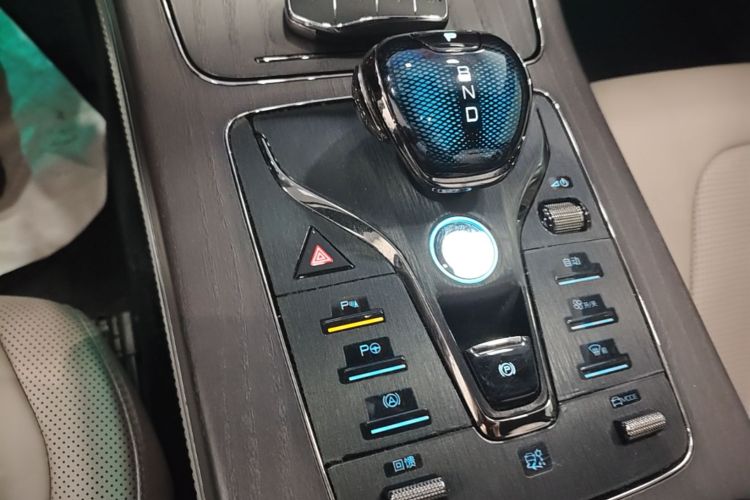 BYD Han 2024 car image #16