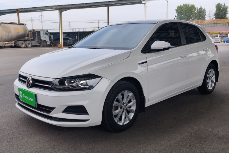 Volkswagen Polo 2020 car image #2