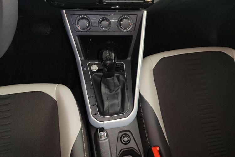 Volkswagen Polo 2021 car image #14