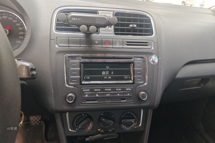 Volkswagen Polo 2015 car image #15