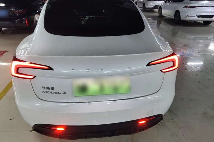 Tesla Model 3 2025 car image #6