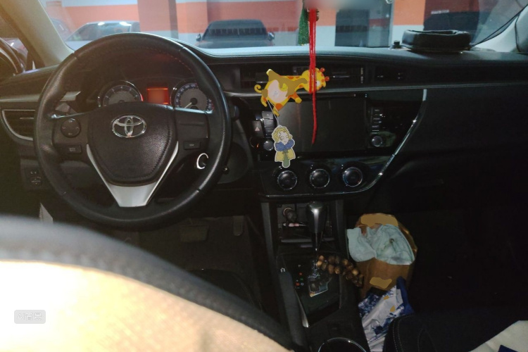 Toyota Corolla 2015 immagine di auto #11