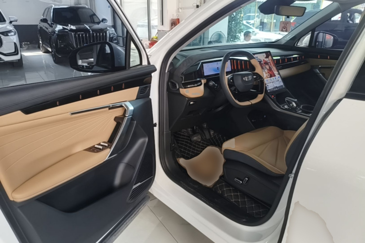 GEELY Boyue L 2023 car image #16