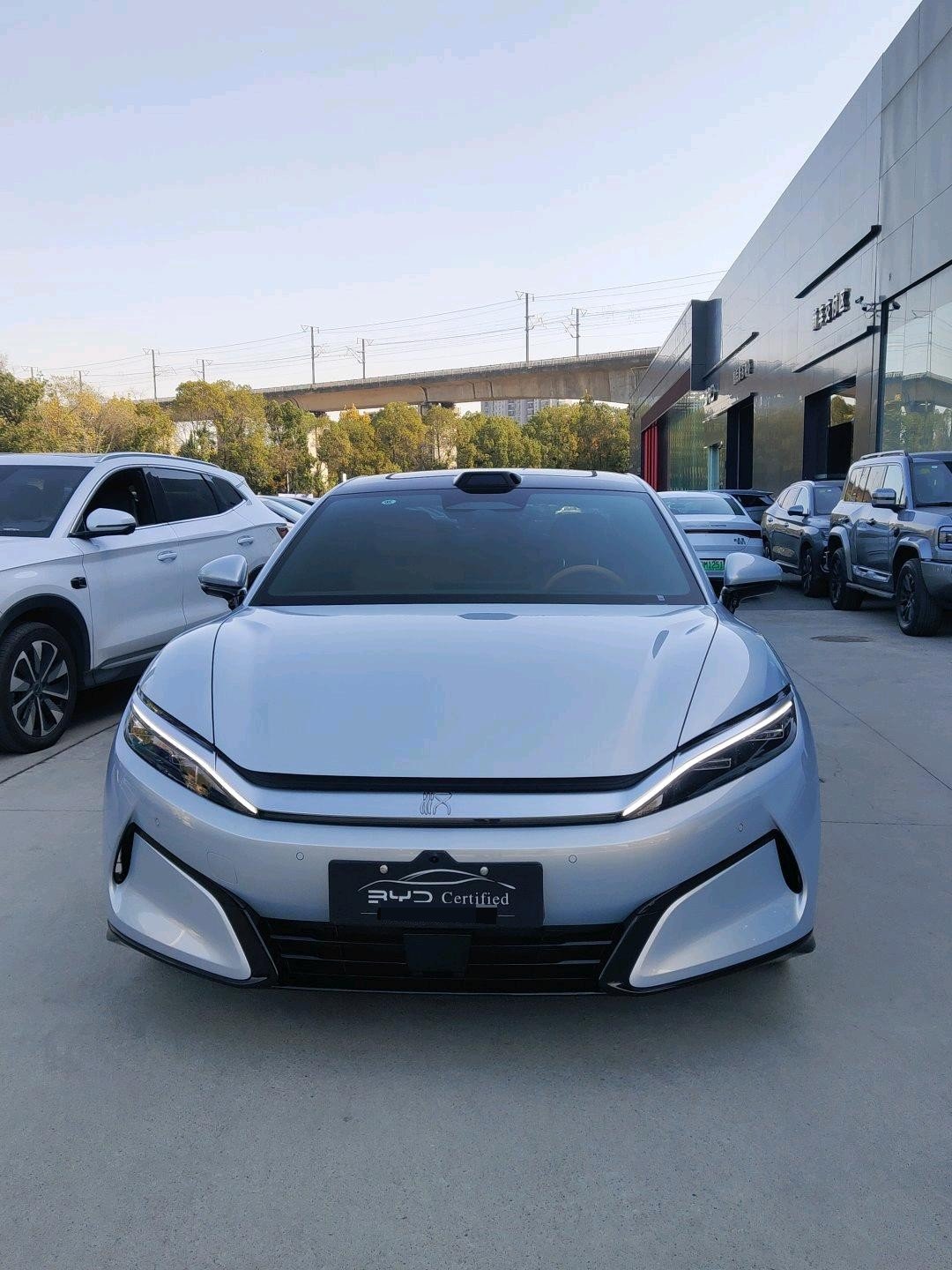 BYD HanL 2025 car image #2