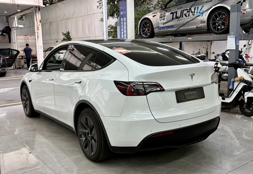 Tesla Model Y 2021 #4 Tesla Model Y 2021 car image #4