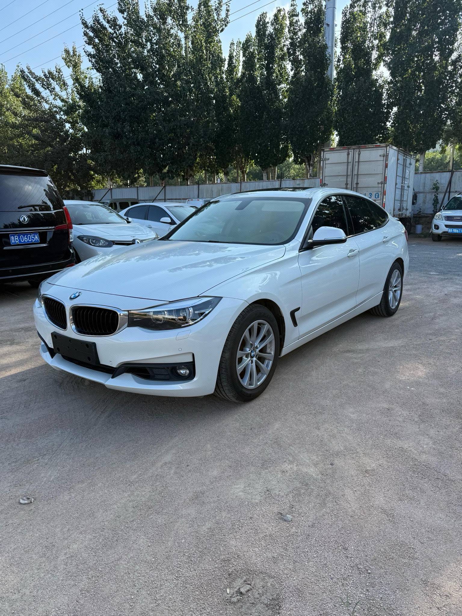 BMW 3 Series GT 2017 BMW 3 Series GT 2017 car image