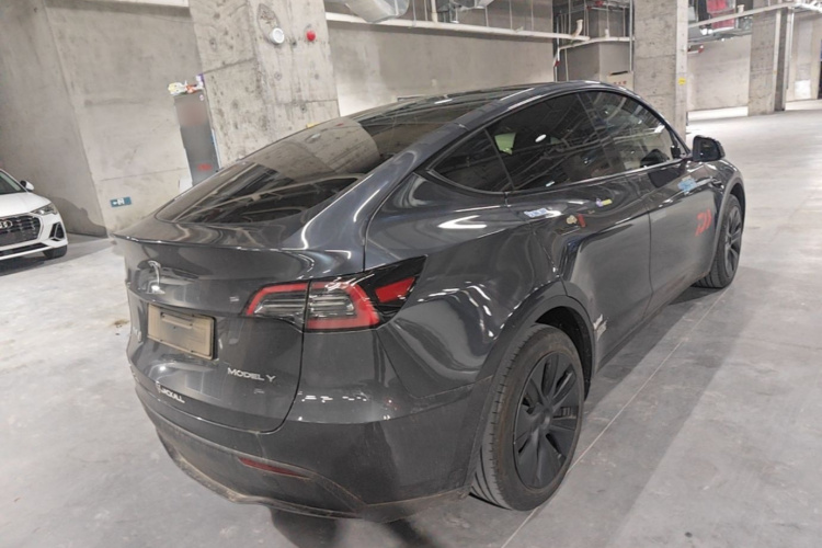 Tesla Model Y 2024 #7 Tesla Model Y 2024 car image #7