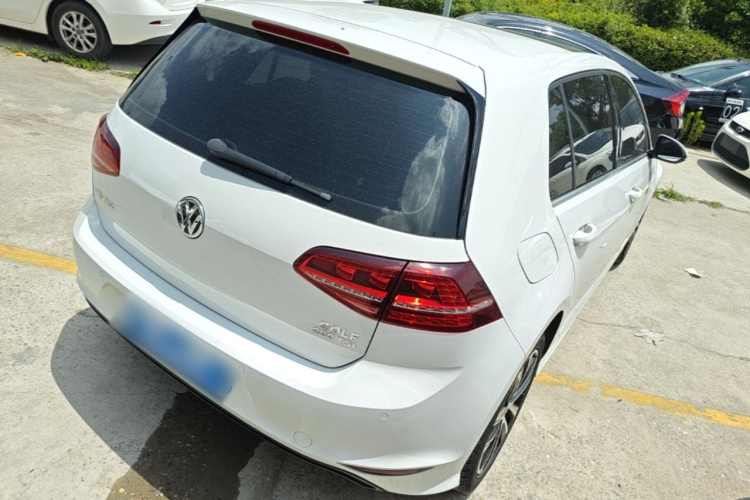 Volkswagen Golf 2017 car image #5