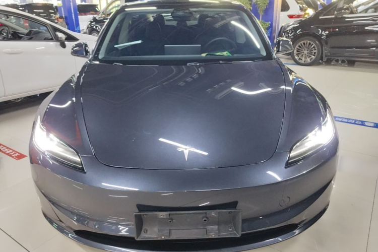 Tesla Model 3 2024 car image #3
