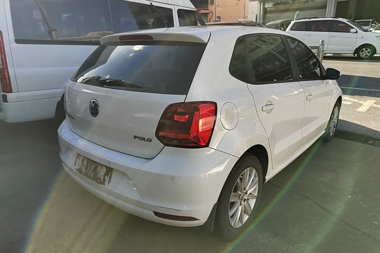 Volkswagen Polo 2015 car image #7