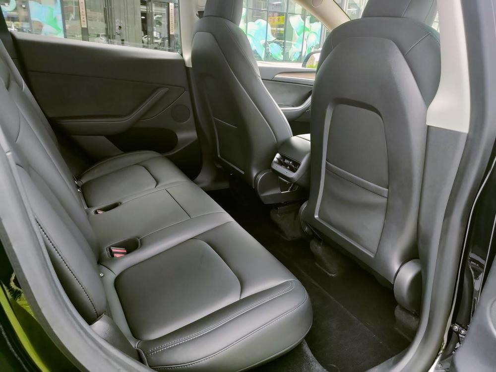 Tesla Model Y 2021 car image #28