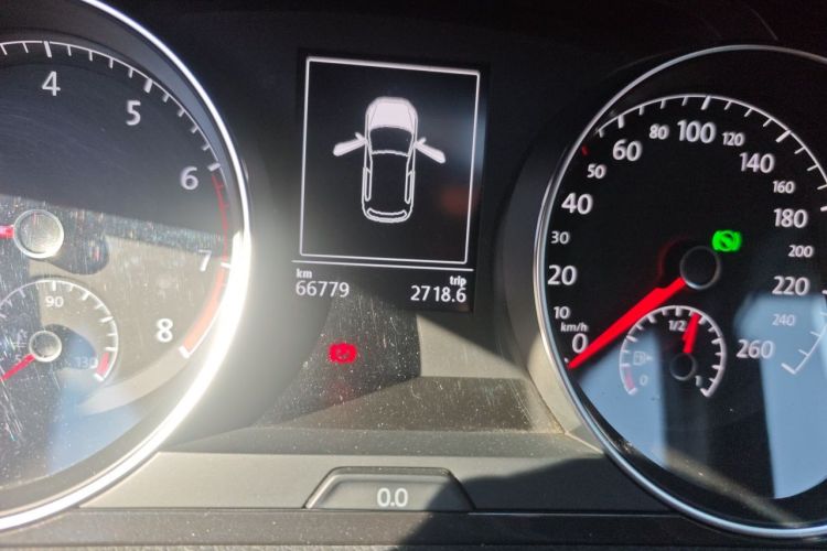 Volkswagen Golf 2019 car image #8
