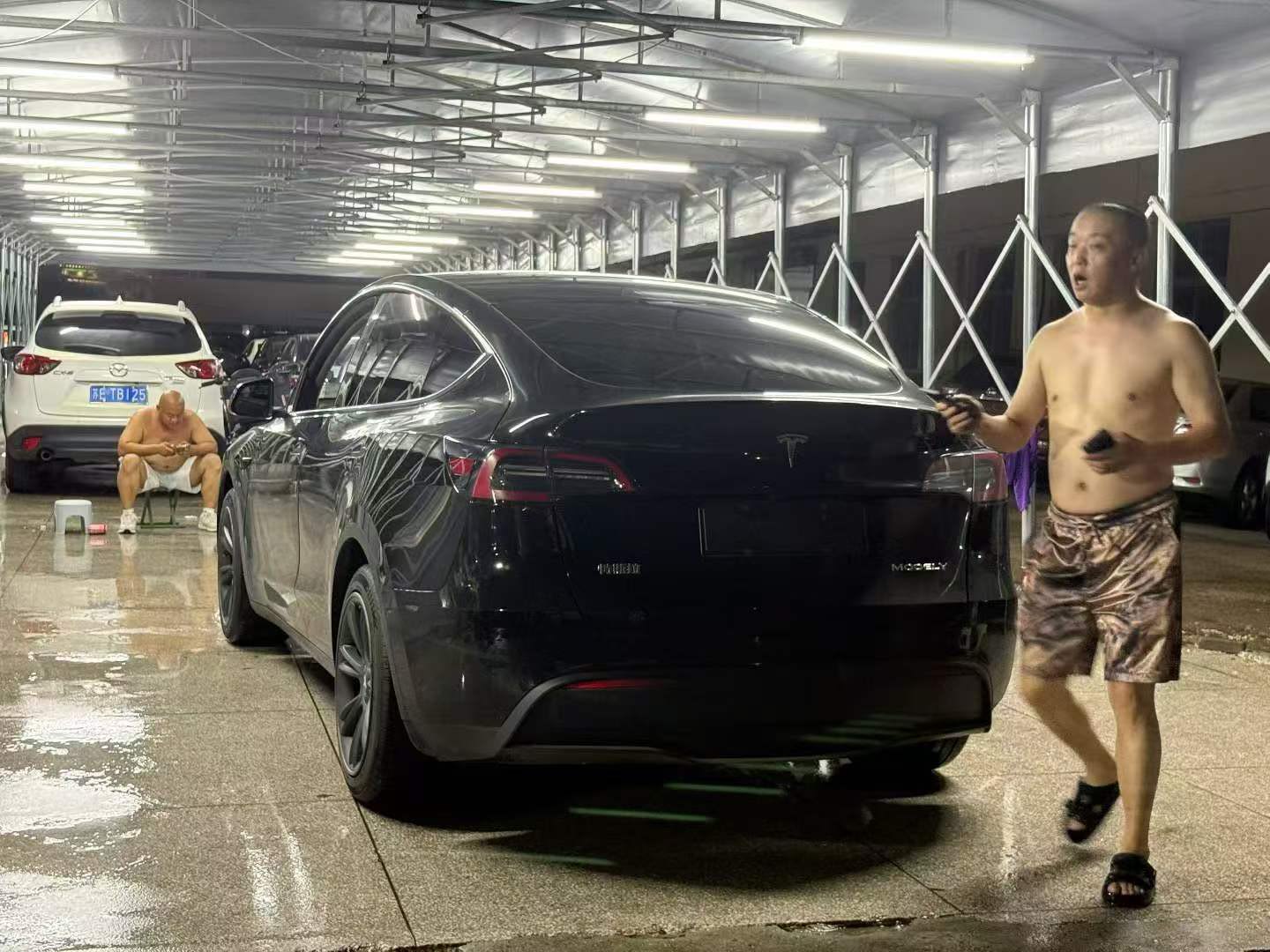 Tesla Model Y 2022 car image #7