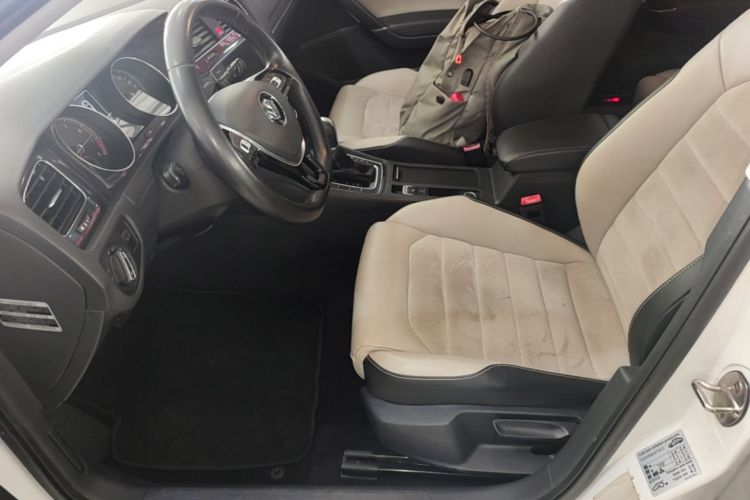 Volkswagen Golf 2017 car image #15