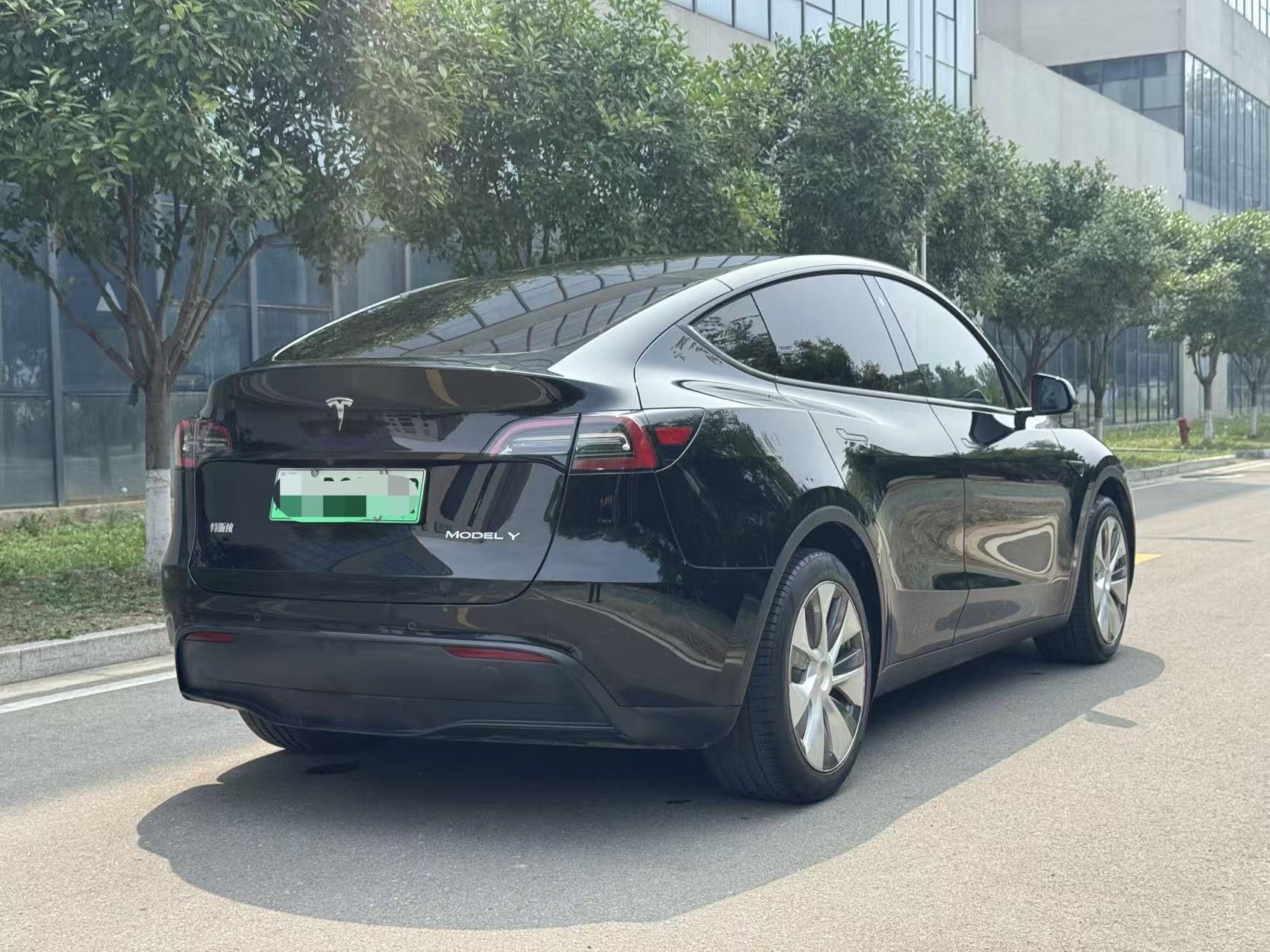 Tesla Model Y 2023 #8 Tesla Model Y 2023 car image #8
