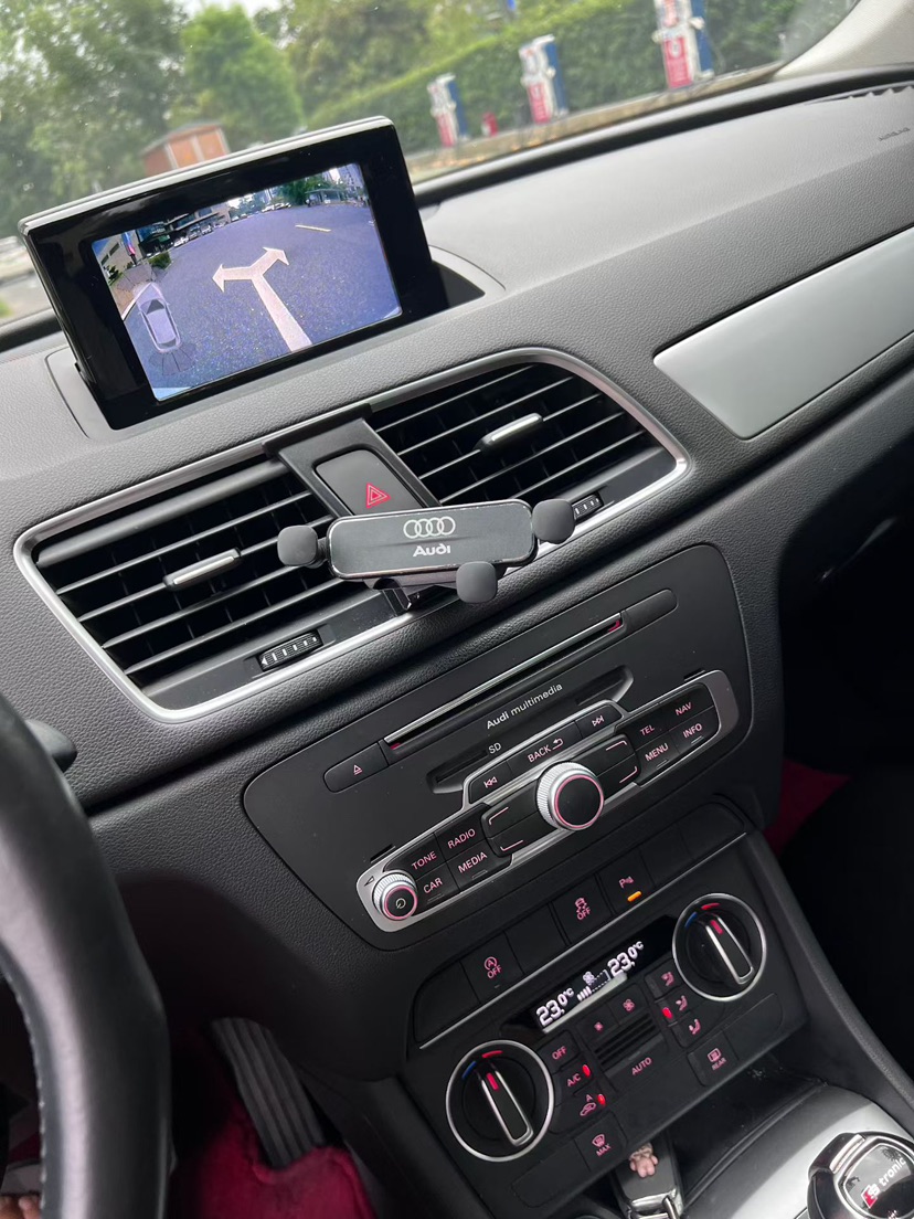 Audi Q3 2017 car image #6